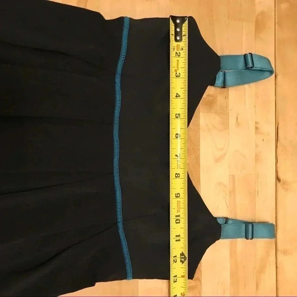 Lululemon Rhythmic Tank Black Ocean Blue sz 6 Top Workout Yoga Built In Bra - Picture 9 of 10